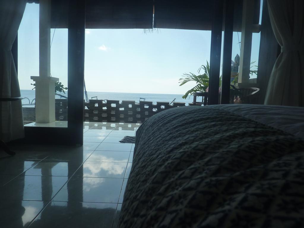 Tambun Sari Beach Homestay Amed Oda fotoğraf